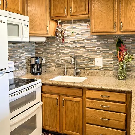 Pristine Lihue Condo With Balcony Walk To Beach! Exterior photo